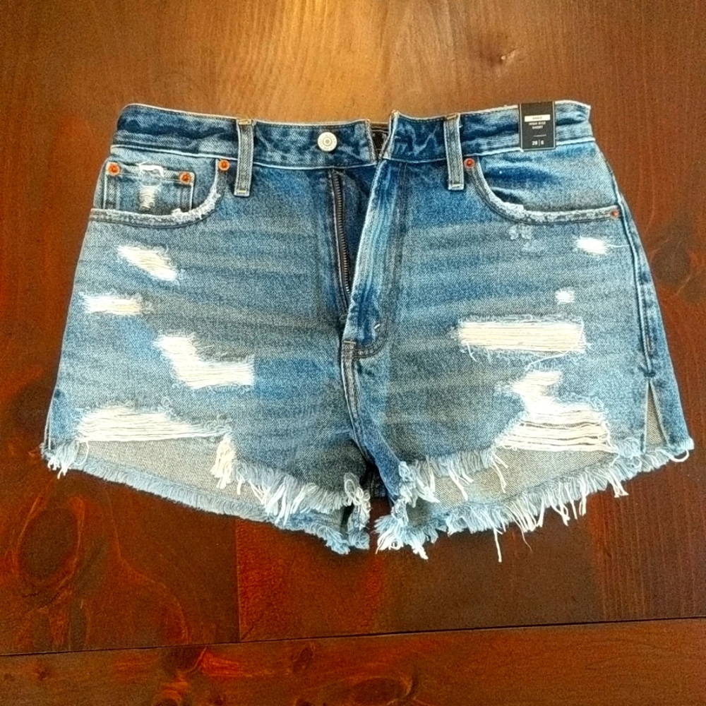 NWT- Abercrombie jean shorts, Size: 28/6